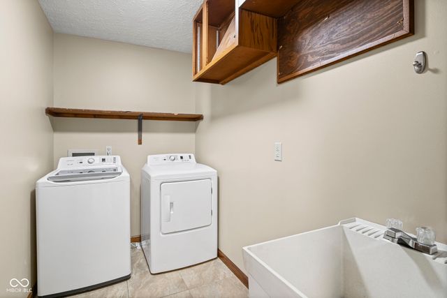 606 Bakeway Circle, Indianapolis, IN 46231