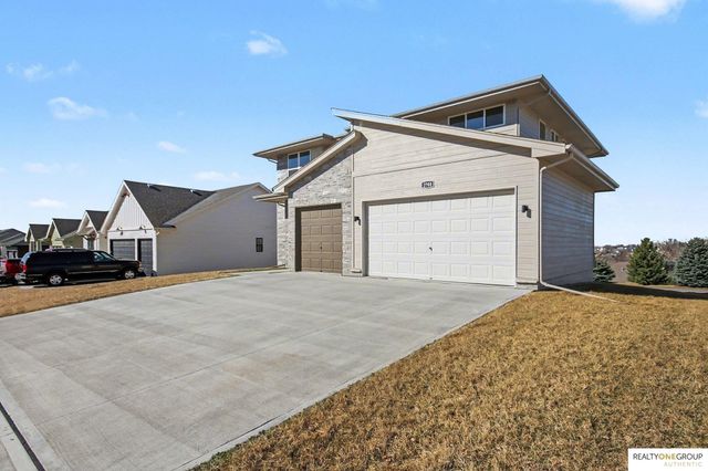 2708 N 191st Avenue, Elkhorn, NE 68022