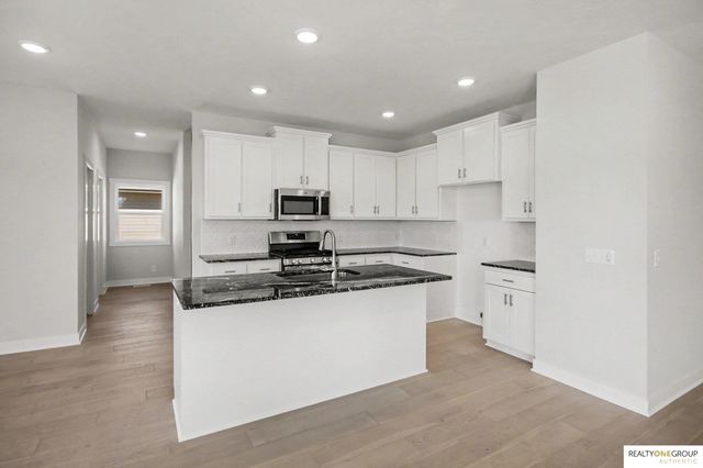 2708 N 191st Avenue, Elkhorn, NE 68022