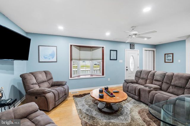 541 STANFORD RD, Fairless Hills, PA 19030