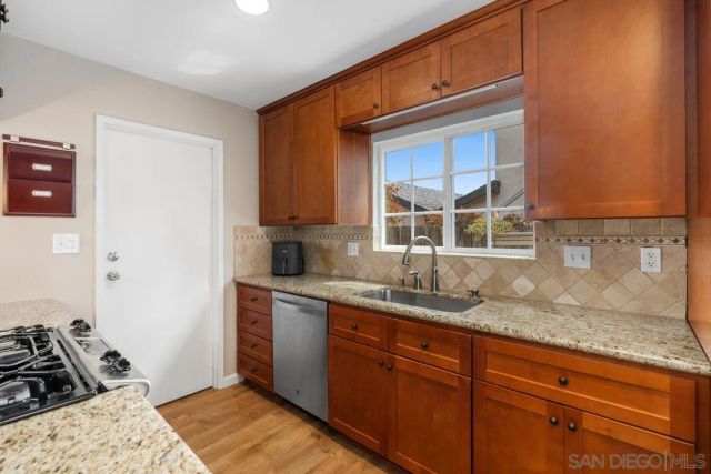 6528 Jackson Dr., San Diego, CA 92119