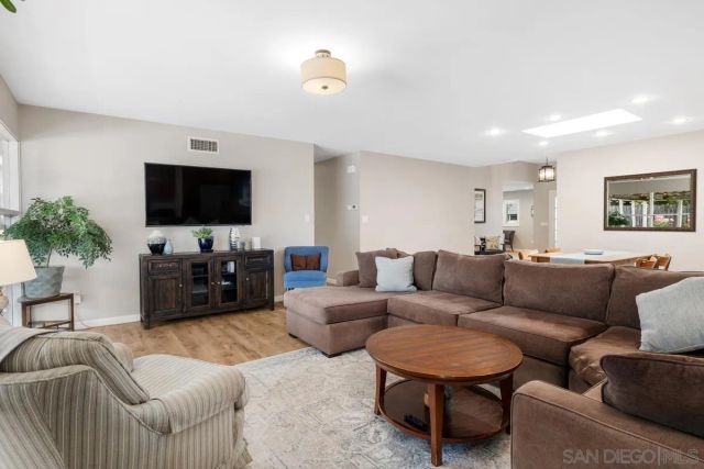 6528 Jackson Dr., San Diego, CA 92119