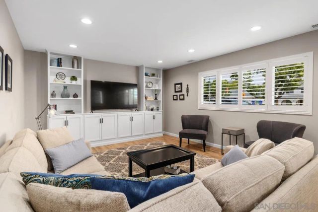 6528 Jackson Dr., San Diego, CA 92119