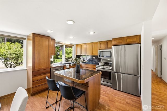 7612 135th Place NE, Redmond, WA 98052
