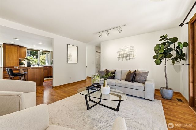 7612 135th Place NE, Redmond, WA 98052