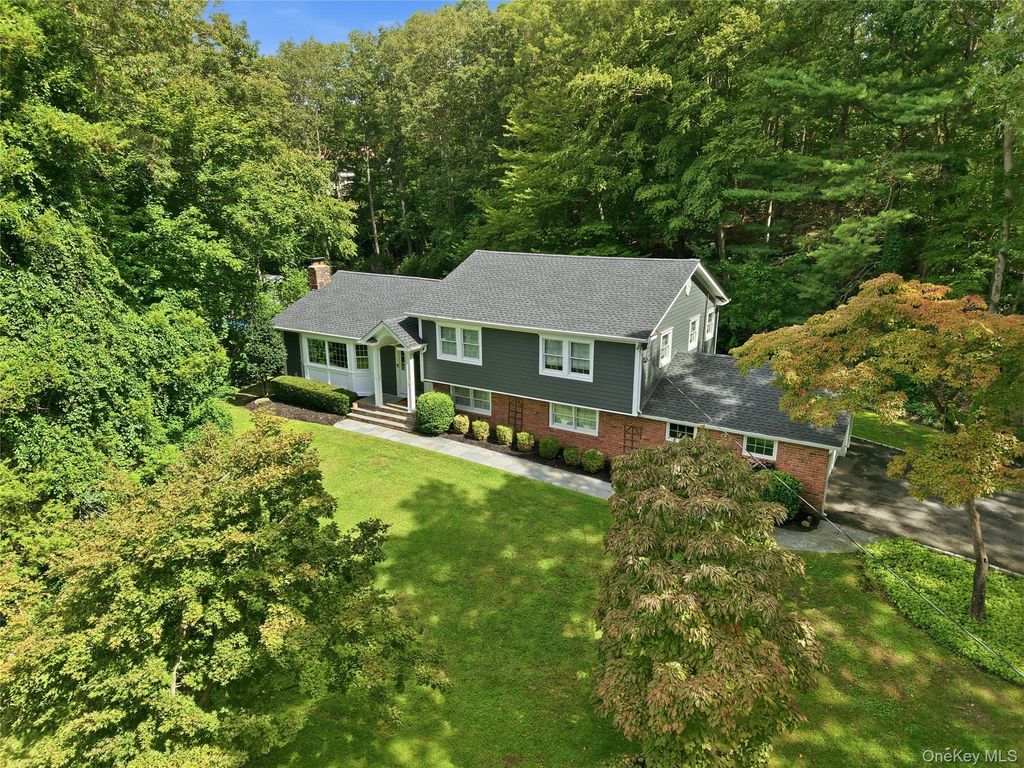 63 Bankside Drive, Centerport, NY 11721 — photo 2