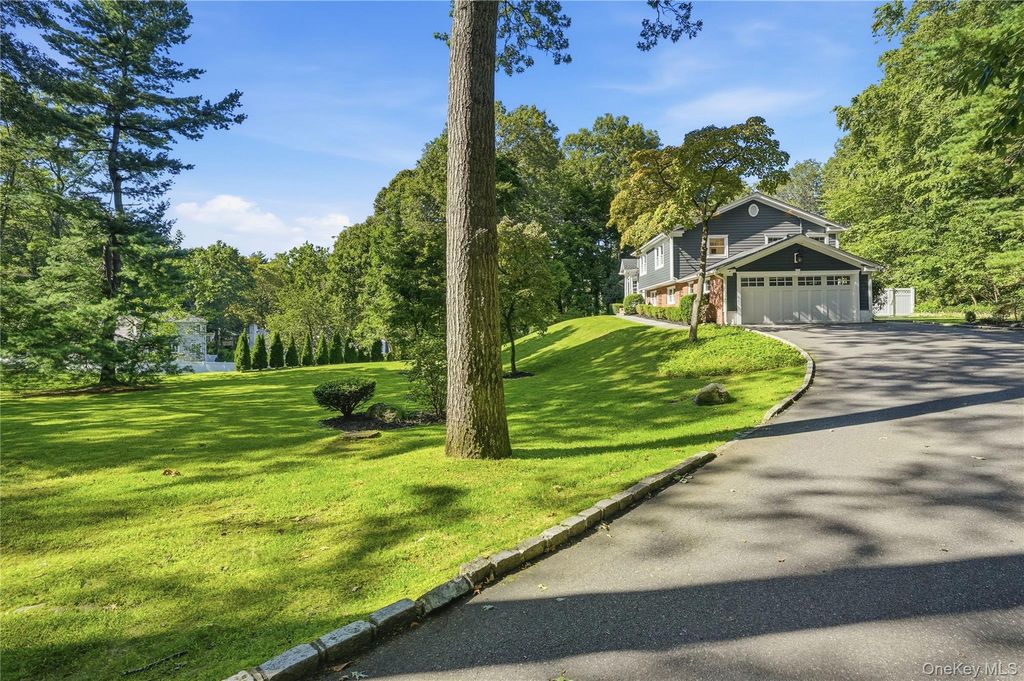 63 Bankside Drive, Centerport, NY 11721 — photo 4