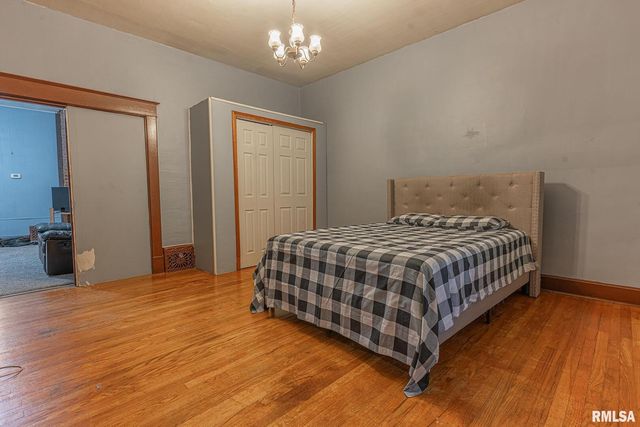 727 N BROADWAY Avenue, Salem, IL 62881