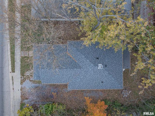 727 N BROADWAY Avenue, Salem, IL 62881