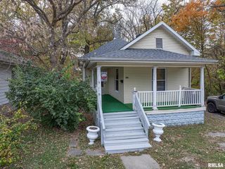 727 N BROADWAY Avenue, Salem, IL 62881