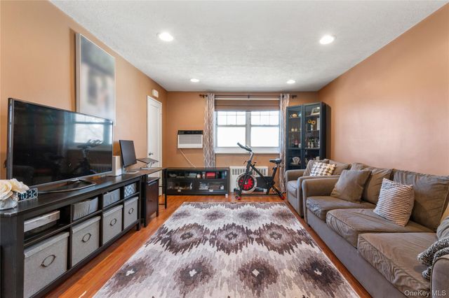 249-31 64th Avenue 2, Little Neck, NY 11362