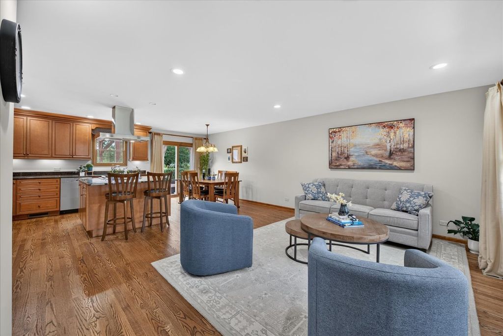 121 W Suffield Drive, Arlington Heights, IL 60004 — photo 3