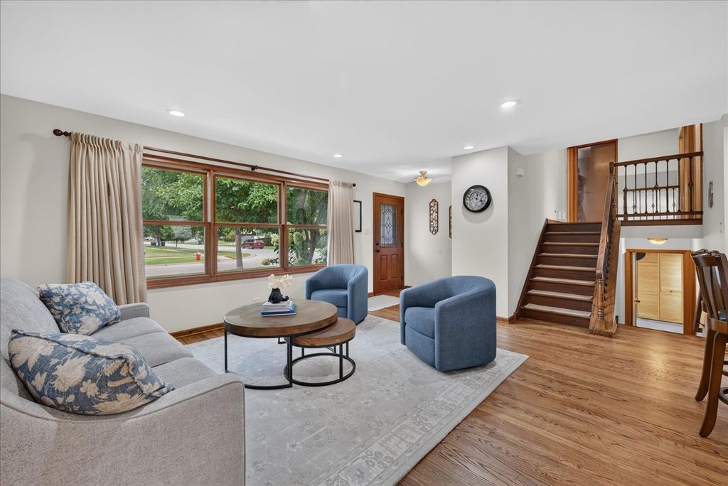 121 W Suffield Drive, Arlington Heights, IL 60004 — photo 5