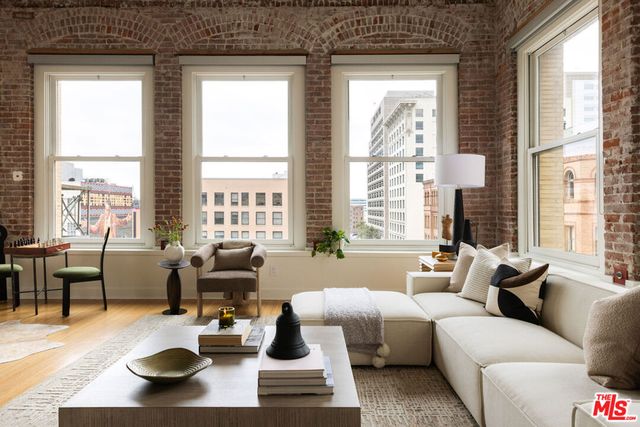 253 S Broadway 504, Los Angeles, CA 90012