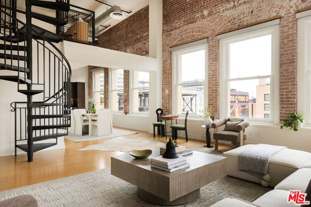 253 S Broadway 504, Los Angeles, CA 90012