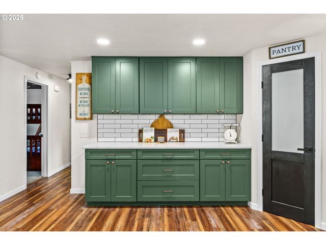 25366 E HUNTER Rd, Veneta, OR 97487