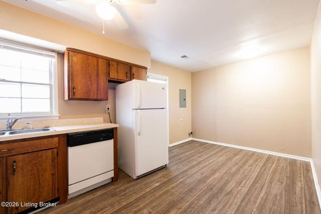 3503 Medford Ct, Louisville, KY 40218