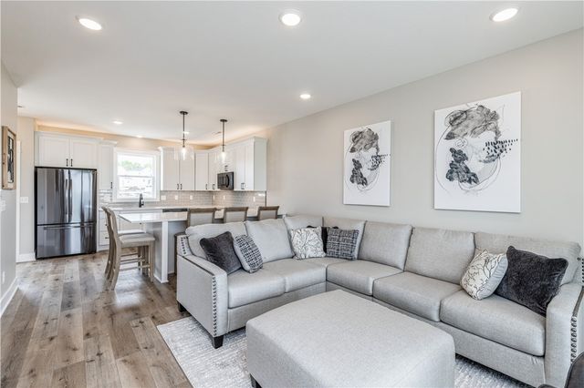 209 Boulder Pointe, Polk City, IA 50226