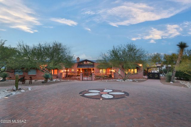 925 N Rancho Del Jefe Loop, Tucson, AZ 85748