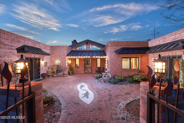 925 N Rancho Del Jefe Loop, Tucson, AZ 85748