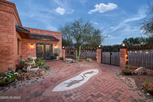 925 N Rancho Del Jefe Loop, Tucson, AZ 85748