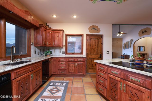 925 N Rancho Del Jefe Loop, Tucson, AZ 85748