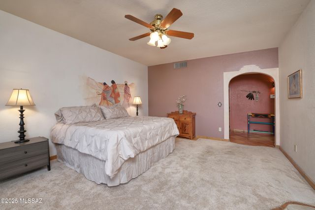 925 N Rancho Del Jefe Loop, Tucson, AZ 85748