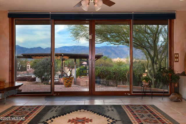 925 N Rancho Del Jefe Loop, Tucson, AZ 85748
