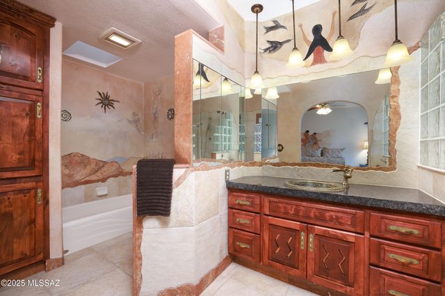 925 N Rancho Del Jefe Loop, Tucson, AZ 85748