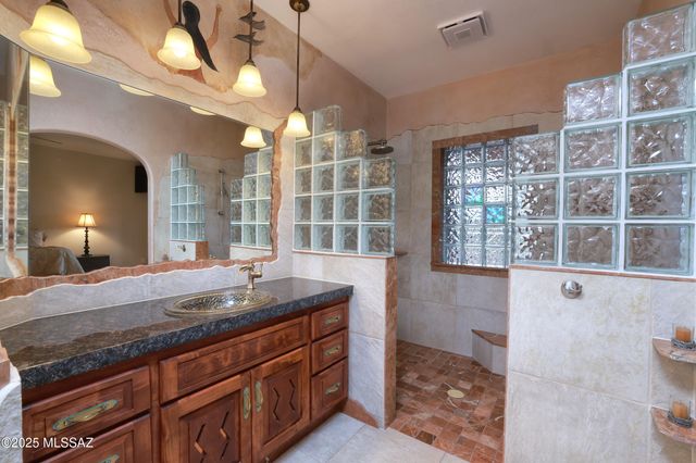 925 N Rancho Del Jefe Loop, Tucson, AZ 85748