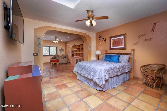 925 N Rancho Del Jefe Loop, Tucson, AZ 85748