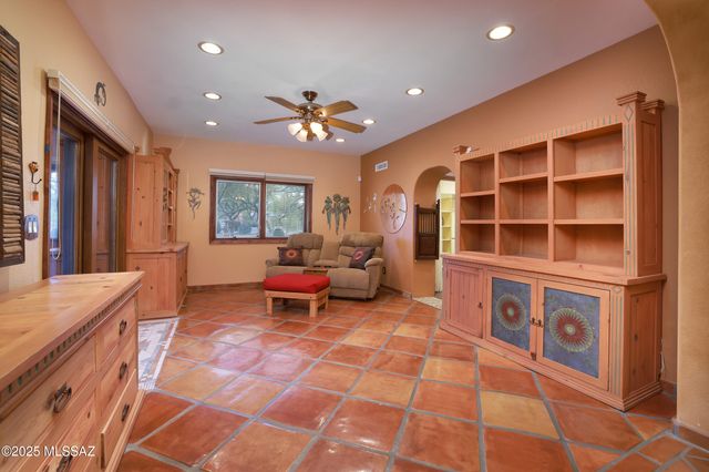 925 N Rancho Del Jefe Loop, Tucson, AZ 85748