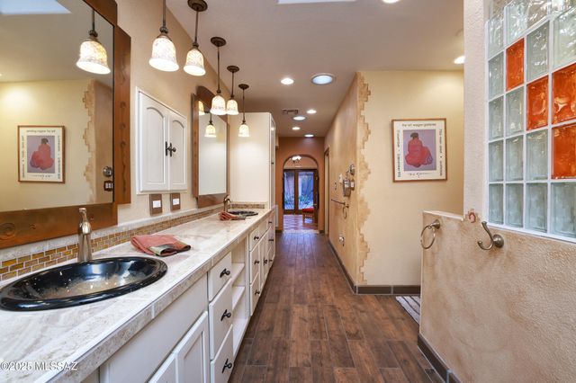 925 N Rancho Del Jefe Loop, Tucson, AZ 85748