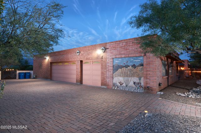 925 N Rancho Del Jefe Loop, Tucson, AZ 85748