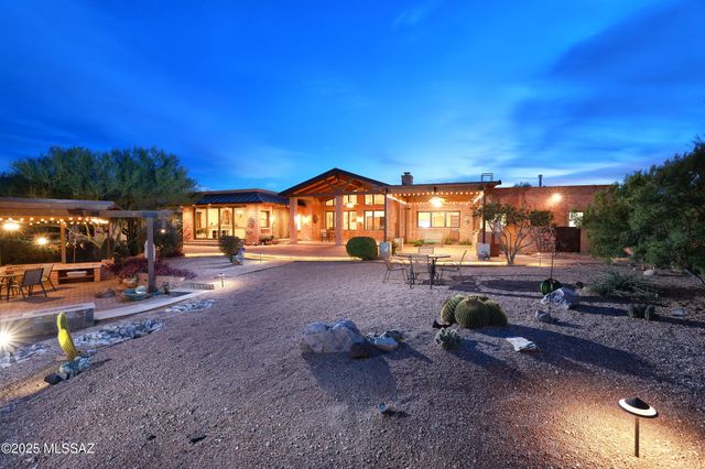 925 N Rancho Del Jefe Loop, Tucson, AZ 85748