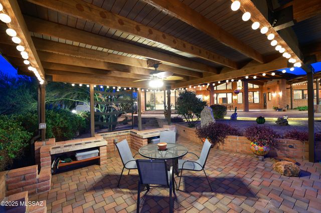 925 N Rancho Del Jefe Loop, Tucson, AZ 85748