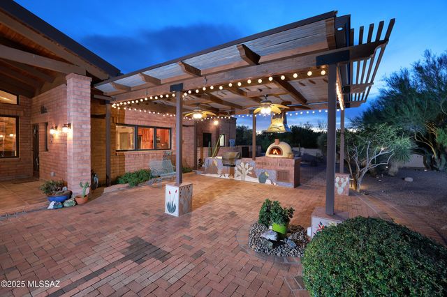 925 N Rancho Del Jefe Loop, Tucson, AZ 85748