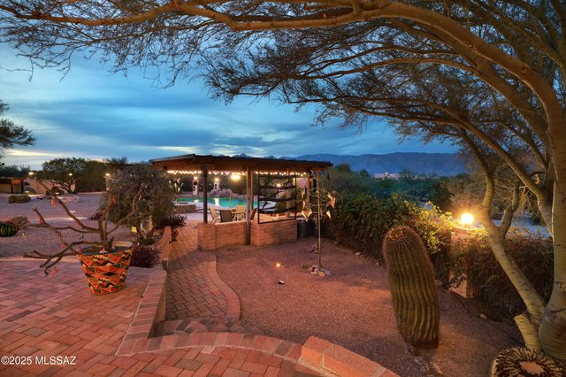 925 N Rancho Del Jefe Loop, Tucson, AZ 85748