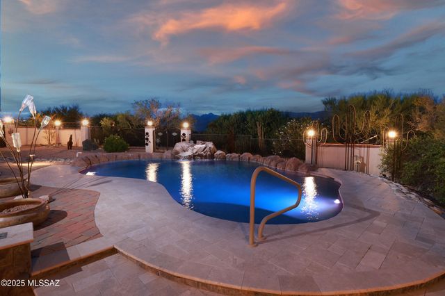 925 N Rancho Del Jefe Loop, Tucson, AZ 85748