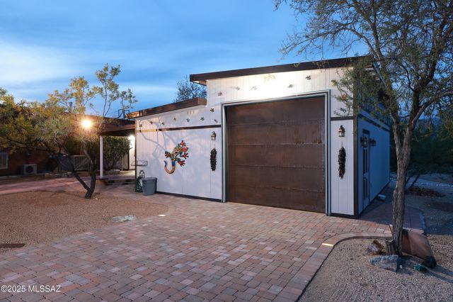 925 N Rancho Del Jefe Loop, Tucson, AZ 85748