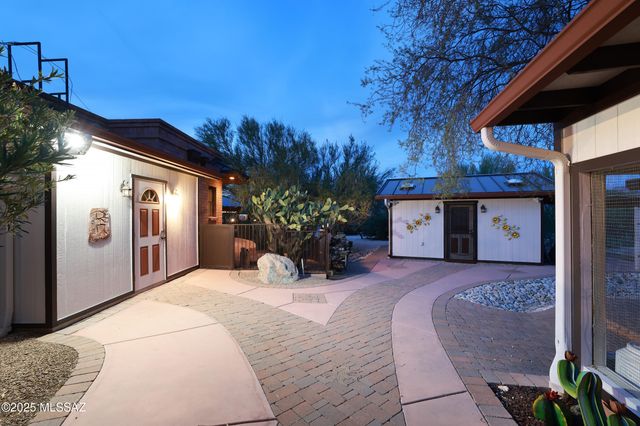 925 N Rancho Del Jefe Loop, Tucson, AZ 85748