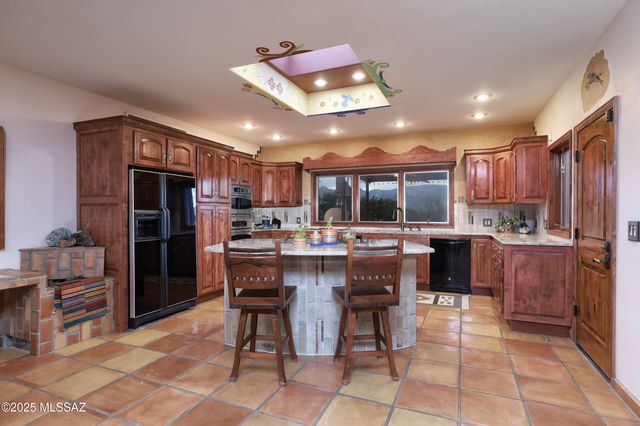 925 N Rancho Del Jefe Loop, Tucson, AZ 85748