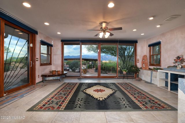 925 N Rancho Del Jefe Loop, Tucson, AZ 85748