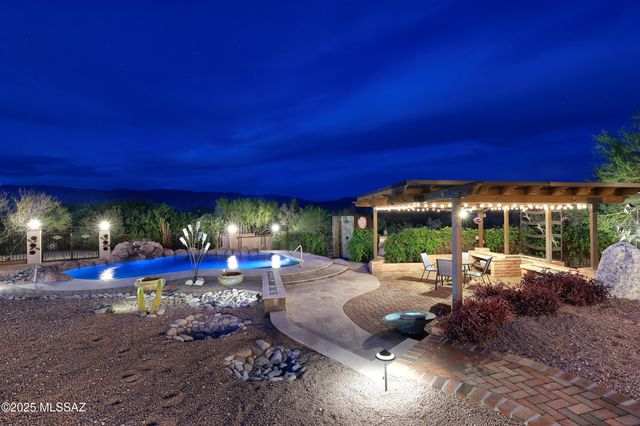 925 N Rancho Del Jefe Loop, Tucson, AZ 85748