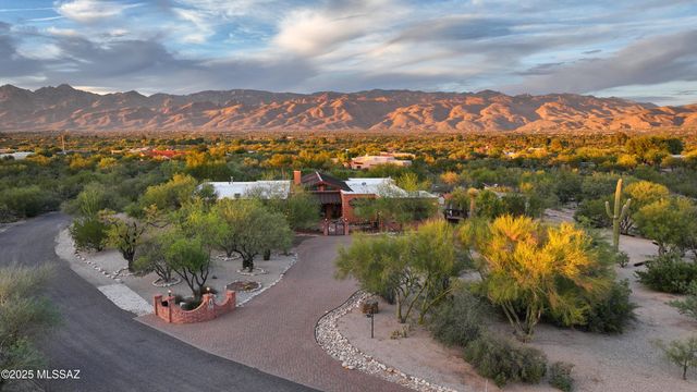 925 N Rancho Del Jefe Loop, Tucson, AZ 85748