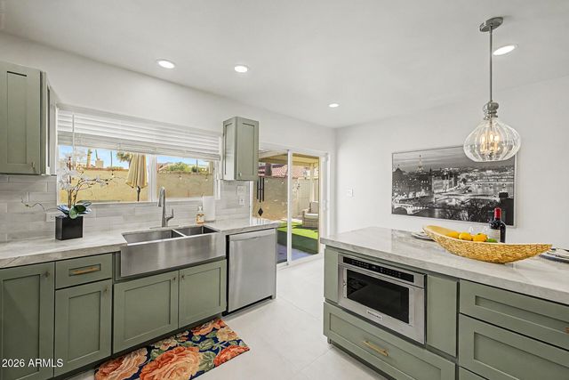 7123 E BUENA TERRA Way, Paradise Valley, AZ 85253