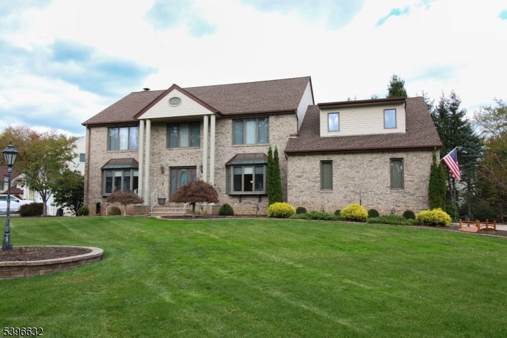 602 Mill Run, Paramus Boro, NJ 07652