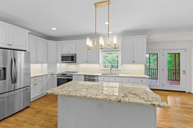 5975 Landview DR, Roanoke, VA 24018