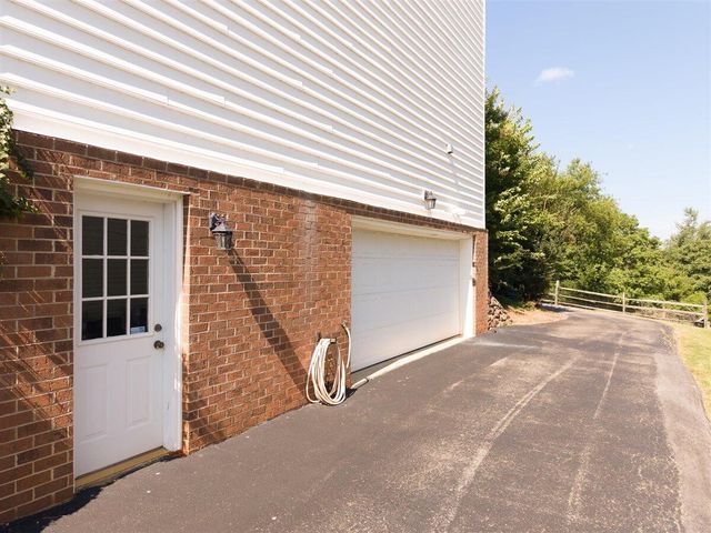 5975 Landview DR, Roanoke, VA 24018