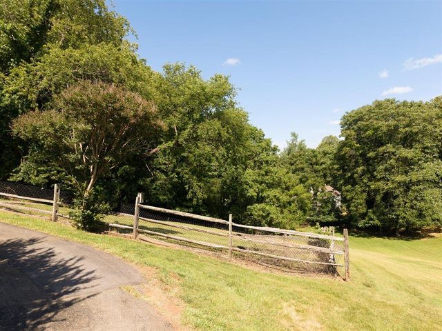 5975 Landview DR, Roanoke, VA 24018